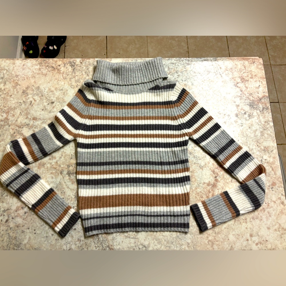 Hollister Sweater *Sold*